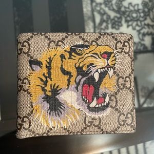 Gucci bifold wallet GG supreme tiger
